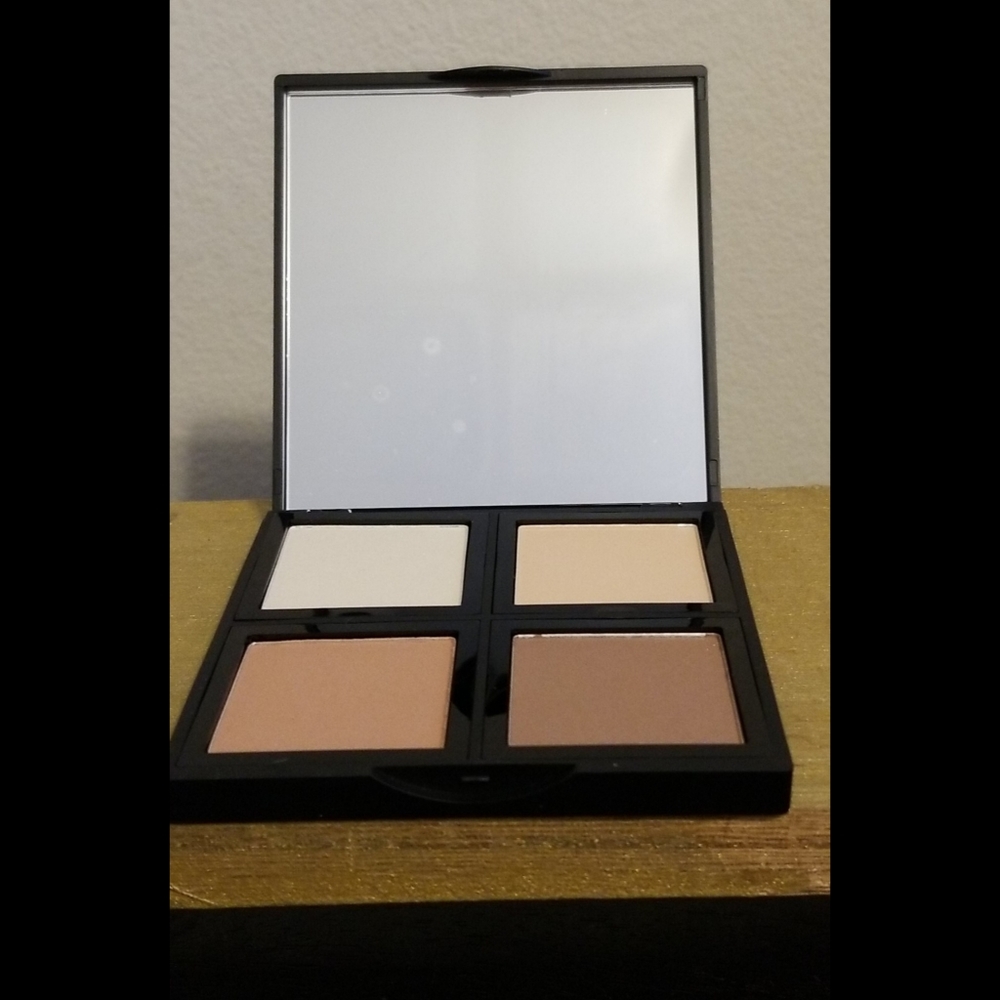 ๐๏ธ LISTING!! BNIB ELF CONTOUR PALETTE LIGHT - Picture 8 of 9
